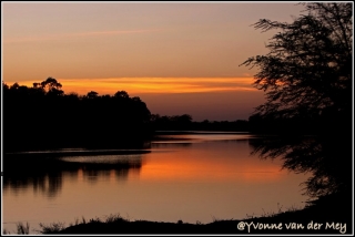 Zonsopgang bij de Kanniedooddam/Sunrise at the Kanniedooddam (copyright Yvonne van der Mey)