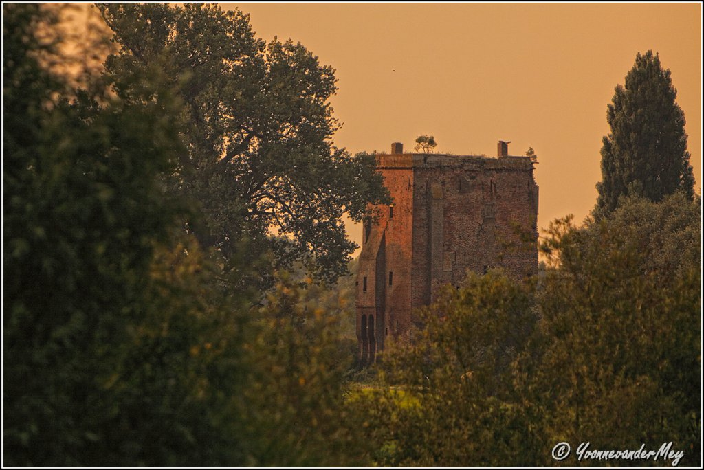 Oude-Toren-copyright-YvonnevanderMey